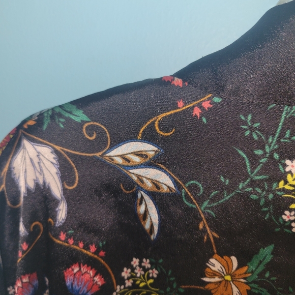 Victoria's Secret Black Floral Satin Robe sz. Small - Picture 7 of 8